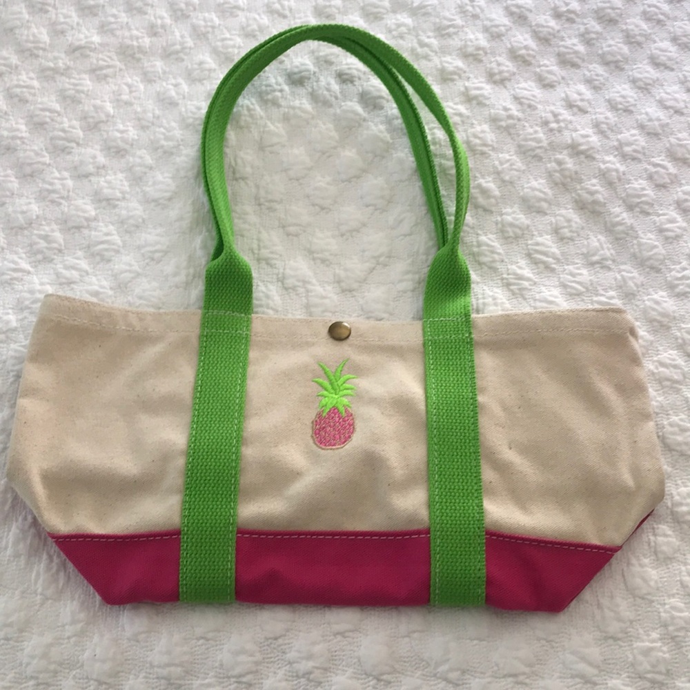 New canvas tote with pineapple embroidery